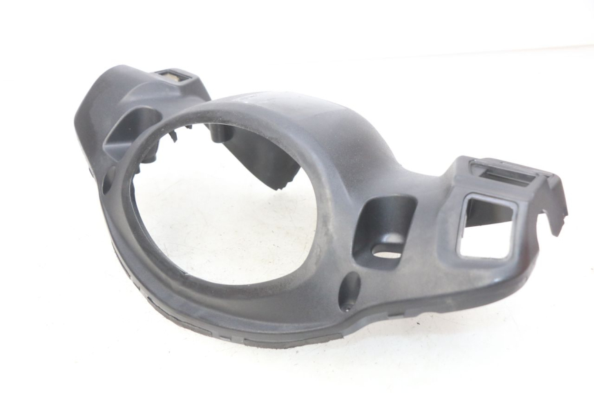 photo de COFANO MANUBRIO POSTERIORE SUZUKI SIXTEEN 125 (2008 - 2010) - Dettaglio del componente