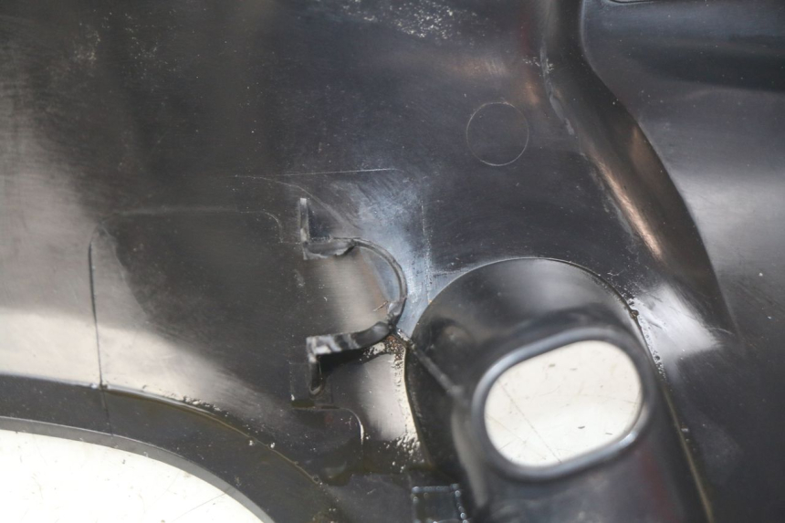 photo de COFANO MANUBRIO POSTERIORE SUZUKI SIXTEEN 125 (2008 - 2010) - Primo piano tecnico