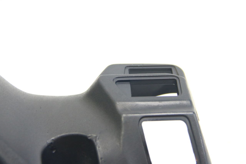 photo de COFANO MANUBRIO POSTERIORE SUZUKI SIXTEEN 125 (2008 - 2010) - Altra vista dell'articolo