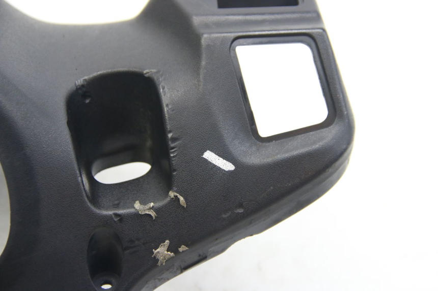 photo de COFANO MANUBRIO POSTERIORE SUZUKI SIXTEEN 125 (2008 - 2010) - Caratteristiche distintive