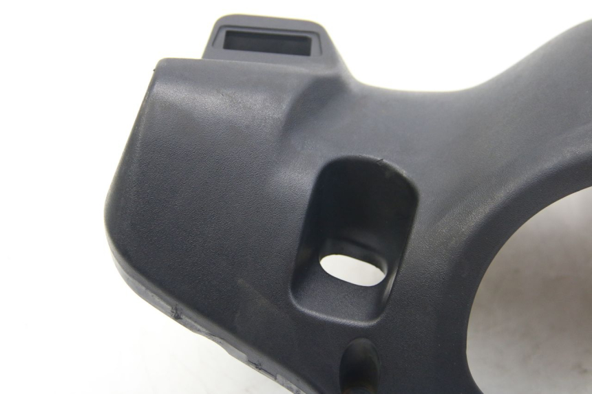 photo de COFANO MANUBRIO POSTERIORE SUZUKI SIXTEEN 125 (2008 - 2010) - Zoom qualità usato