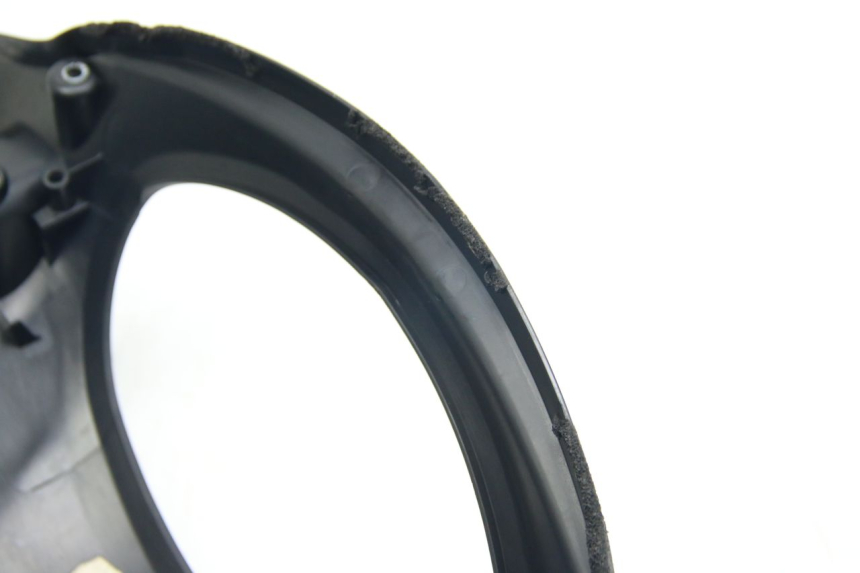 photo de COFANO MANUBRIO POSTERIORE SUZUKI SIXTEEN 125 (2008 - 2010) - Altra angolazione