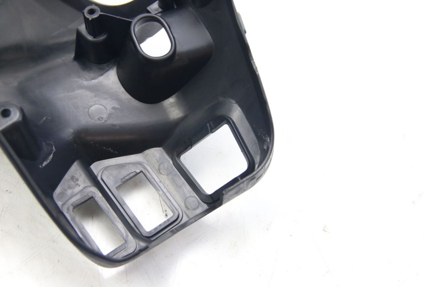 photo de COFANO MANUBRIO POSTERIORE SUZUKI SIXTEEN 125 (2008 - 2010) - Primo piano tecnico