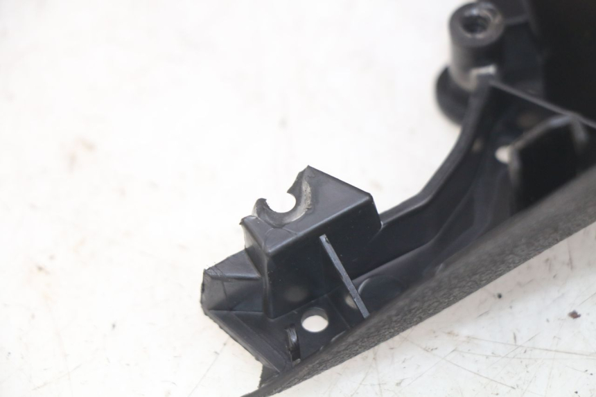 photo de COPRI MANUBRIO POSTERIORE MBK SKYCRUISER 125 (2010 - 2013) - Altra angolazione