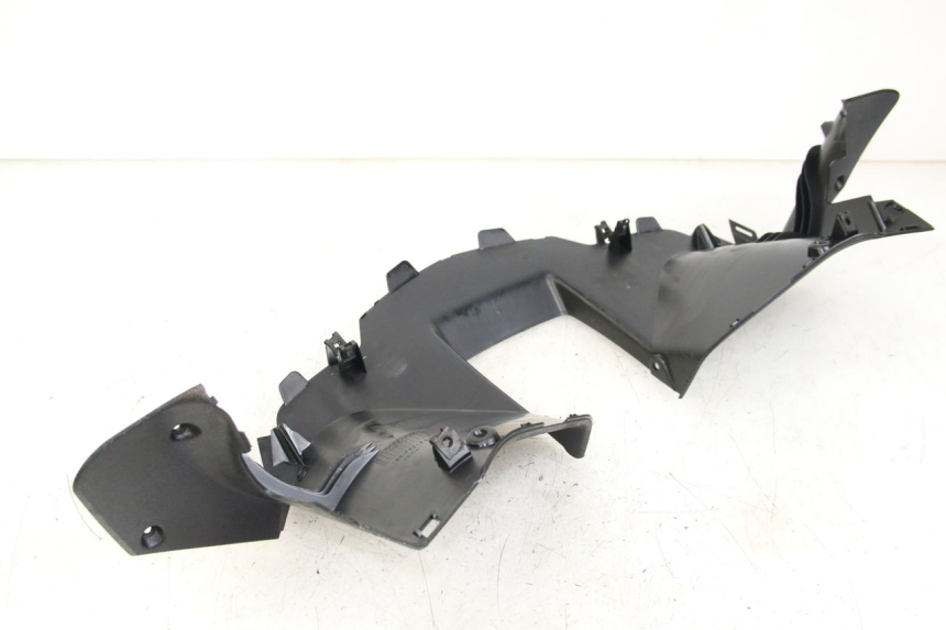 photo de COPERCHIO MANUBRIO POSTERIORE MBK SKYCRUISER 125 (2006 - 2009) - Primo piano tecnico