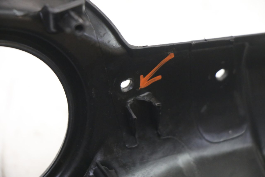 photo de COPRIMANUBRIO POSTERIORE APRILIA SR 2T 50 (2018 - 2022) - Primo piano tecnico