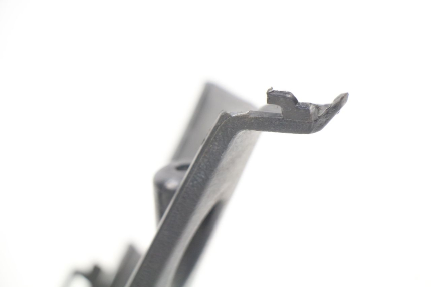 photo de Copri manubrio posteriore RAZZO STEED 125 (2012 - 2018) - Dettagli dei punti di fissaggio