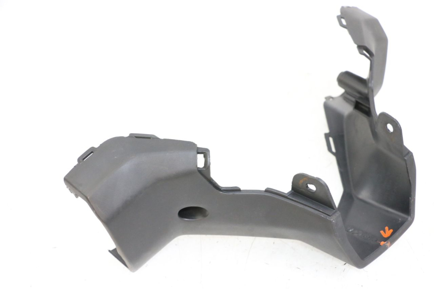 photo de COPRIMANUBRIO POSTERIORE KYMCO SUPER 8 4T 50 (2021 - 2024) - Primo piano tecnico