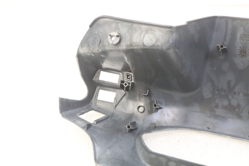 photo de COPRI MANUBRIO POSTERIORE PEUGEOT SV 125 (1991 - 1994) - Zoom sullo stato d'uso
