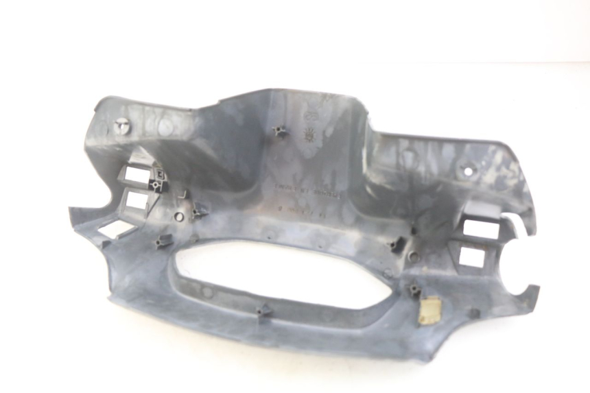 photo de COPRI MANUBRIO POSTERIORE PEUGEOT SV 125 (1991 - 1994) - Altra angolazione