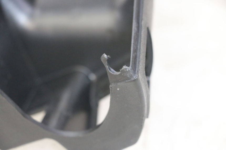 photo de COFANO MANUBRIO POSTERIORE APRILIA SXR 50 (2021 - 2023) - Dettagli dei punti di fissaggio