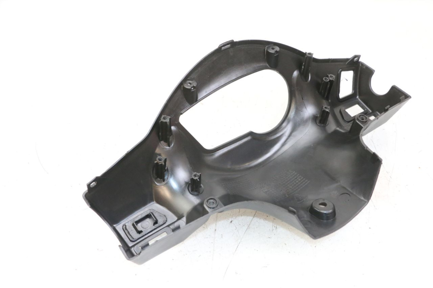 photo de COFANO MANUBRIO POSTERIORE SYM ORBIT 2 4T 50 (2018 - 2022) - Primo piano tecnico