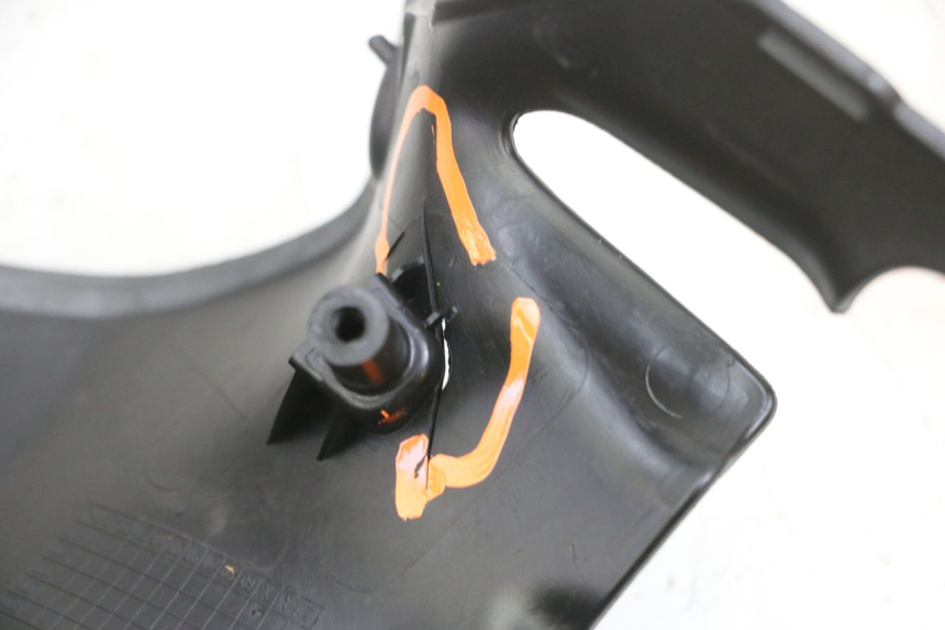 photo de COPRIMANUBRIO POSTERIORE YAMAHA TRICITY 300 (2020 - 2024) - Stato della superficie e materiale