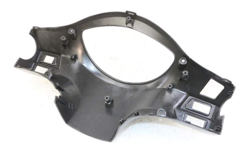 photo de COPRIMANUBRIO POSTERIORE PEUGEOT TWEET PRO CARGO 50 (2018 - 2022) - Dettagli dei punti di fissaggio