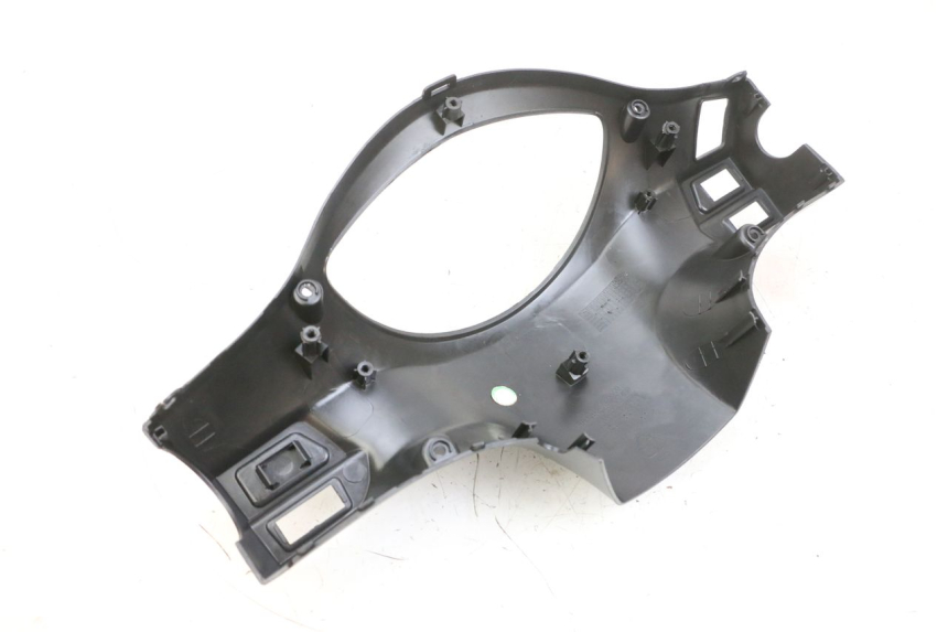 photo de COPRIMANUBRIO POSTERIORE PEUGEOT TWEET PRO EFI 4T 50 (2021 - 2022) - Zoom sullo stato d'uso