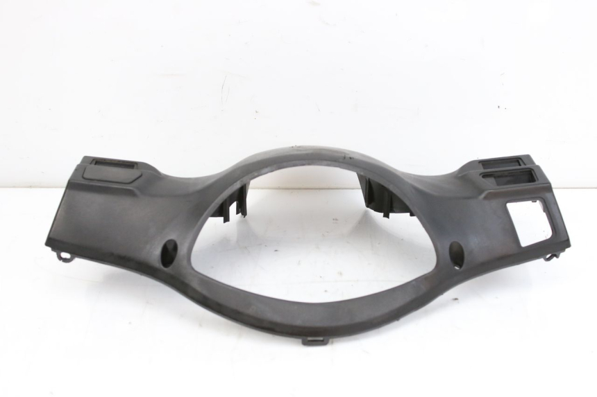 photo de COPRI MANUBRIO POSTERIORE PEUGEOT TWEET 125 (2010 - 2017) - Dettaglio del componente