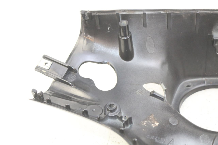 photo de COPRI MANUBRIO POSTERIORE PIAGGIO VESPA PRIMAVERA 2T 50 (2013 - 2018) - Primo piano tecnico