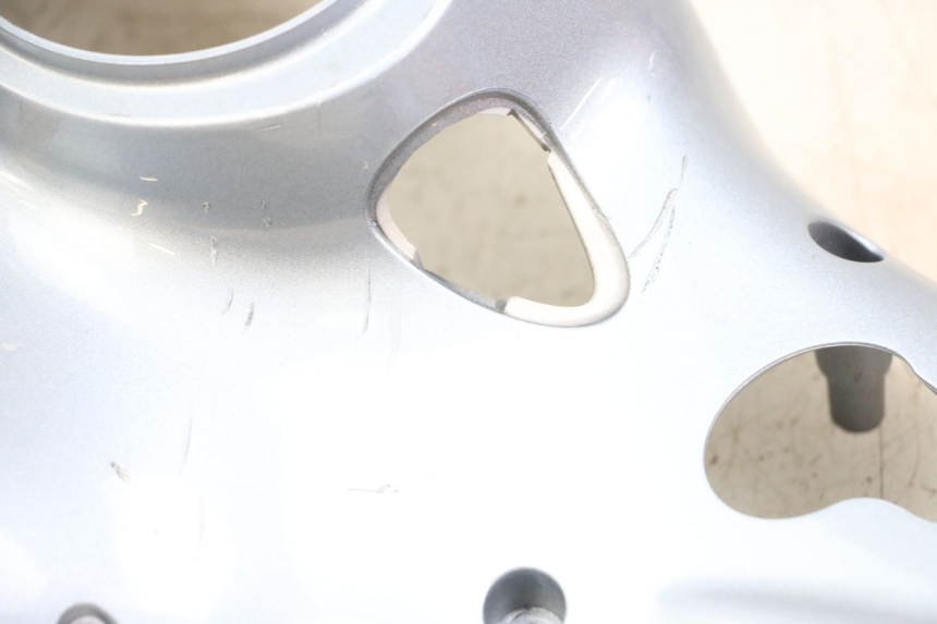 photo de COPRIMANUBRIO POSTERIORE PIAGGIO VESPA PRIMAVERA 4T 50 (2021 - 2024) - Altra angolazione