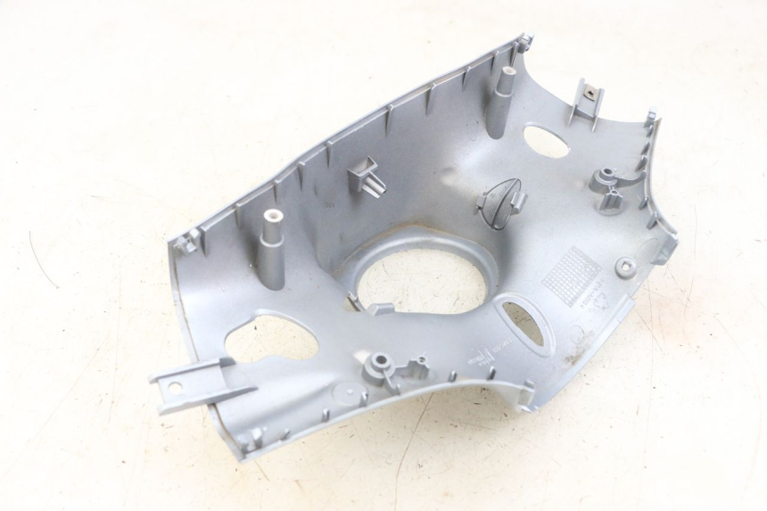 photo de COPRIMANUBRIO POSTERIORE PIAGGIO VESPA PRIMAVERA 4T 50 (2021 - 2024) - Dettagli dei punti di fissaggio