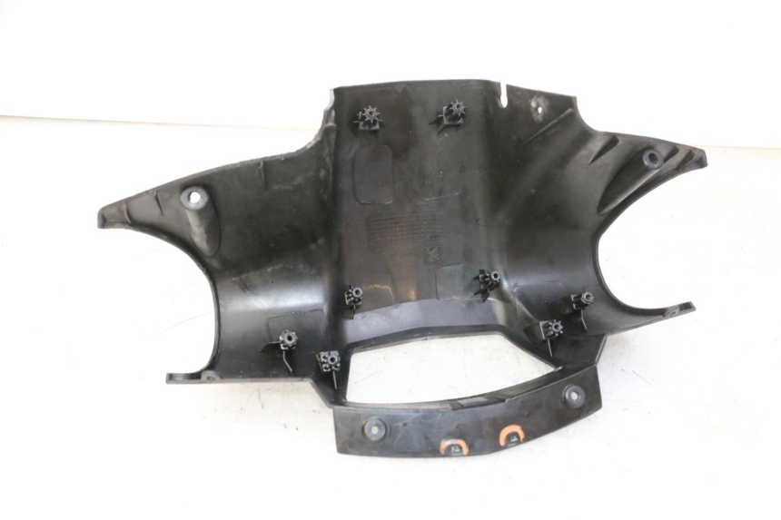 photo de COPRI MANUBRIO POSTERIORE PEUGEOT VIVACITY NEW 2T 50 (2008 - 2017) - Zoom sullo stato d'uso