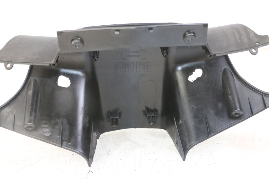 photo de COPRIMANUBRIO POSTERIORE PEUGEOT VIVACITY NEW 4T 50 (2008 - 2017) - Primo piano tecnico