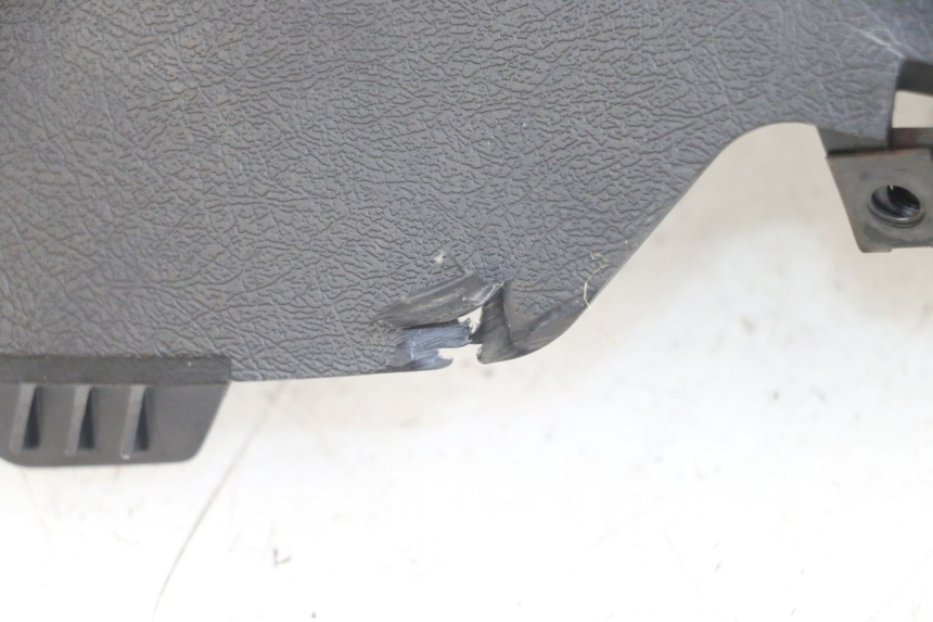 photo de COPRI MANUBRIO POSTERIORE YAMAHA XMAX X-MAX 125 (2006 - 2009) - Dettaglio del componente