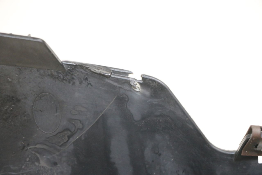 photo de COPRI MANUBRIO POSTERIORE YAMAHA XMAX X-MAX 125 (2006 - 2009) - Zoom sullo stato d'uso