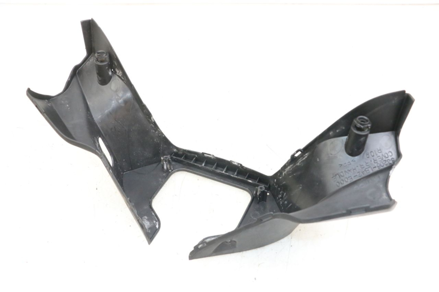 photo de COPERCHIO MANUBRIO POSTERIORE KYMCO XCITING 250 (2006 - 2009) - Zoom sullo stato d'uso