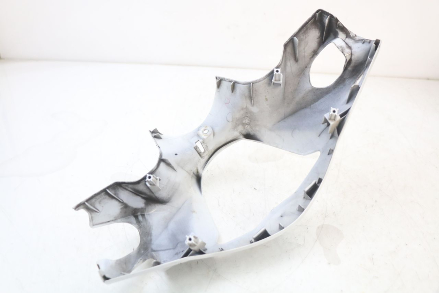 photo de COPRIMANUBRIO ANTERIORE SUZUKI ADDRESS 110 (2015 - 2020) - Zoom sui componenti