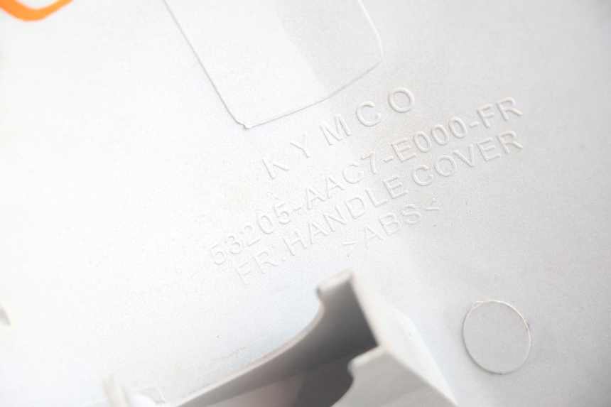 photo de COPERCHIO MANUBRIO ANTERIORE KYMCO AGILITY FR 2T 50 (2012 - 2017) - Stato della superficie e materiale