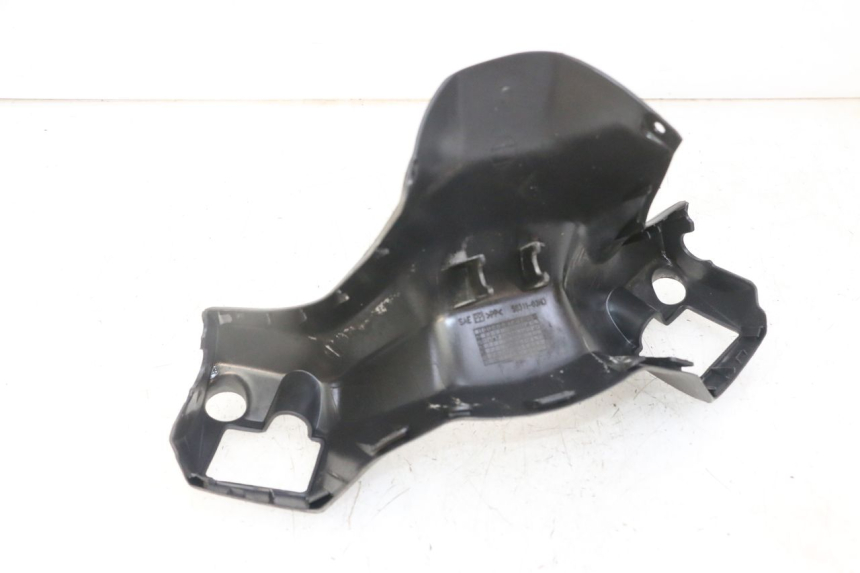 photo de COPERCHIO MANUBRIO ANTERIORE SUZUKI BURGMAN 125 (2007 - 2014) - Dettaglio del componente