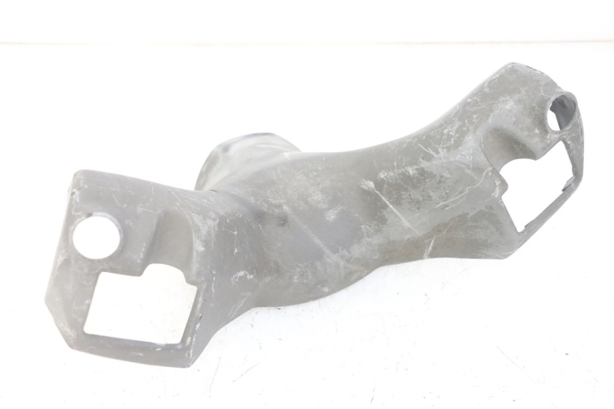 photo de COPERCHIO MANUBRIO ANTERIORE SUZUKI BURGMAN 125 (2007 - 2014) - Primo piano tecnico