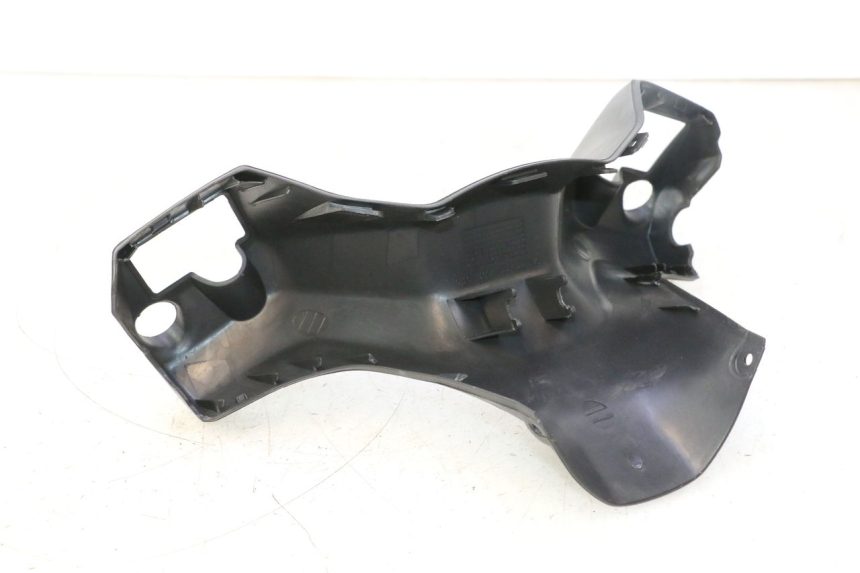 photo de COPERCHIO MANUBRIO ANTERIORE SUZUKI BURGMAN 125 (2007 - 2014) - Primo piano tecnico