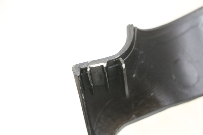 photo de COPRIMANUBRIO ANTERIORE DAELIM BESBI 125 (2007 - 2008) - Dettagli dei punti di fissaggio