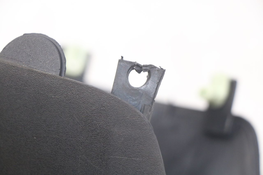 photo de COFANO MANUBRIO ANTERIORE PEUGEOT ELYSEO 125 (1999 - 2004) - Dettaglio del componente