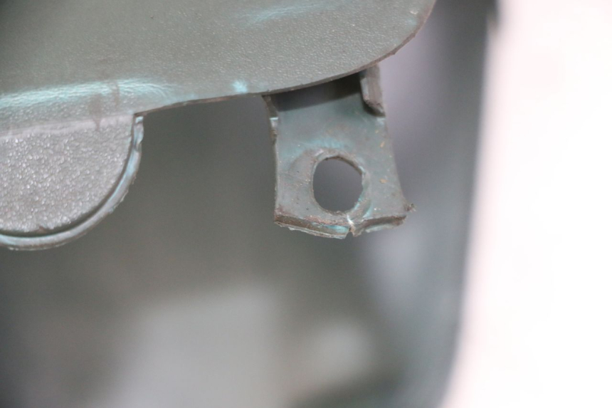 photo de COFANO MANUBRIO ANTERIORE PEUGEOT ELYSEO 125 (1999 - 2004) - Zoom sullo stato d'uso