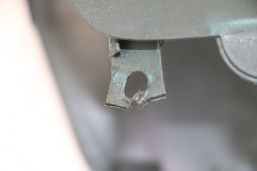 photo de COFANO MANUBRIO ANTERIORE PEUGEOT ELYSEO 125 (1999 - 2004) - Altra angolazione