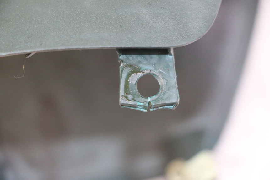 photo de COFANO MANUBRIO ANTERIORE PEUGEOT ELYSEO 125 (1999 - 2004) - Primo piano tecnico