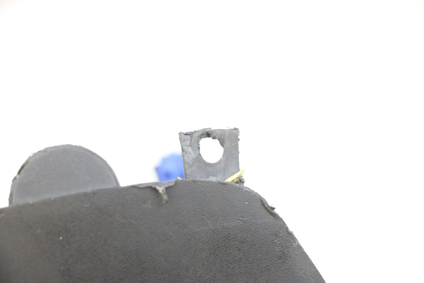 photo de COFANO MANUBRIO ANTERIORE PEUGEOT ELYSEO 125 (1999 - 2004) - Zoom sullo stato d'uso