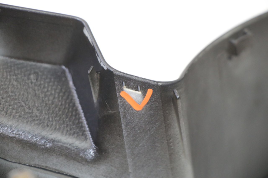 photo de COPRIGUIDA ANTERIORE VENESI FLY RETRO 4T 50 (2020 - 2025) - Marcature e riferimenti originali