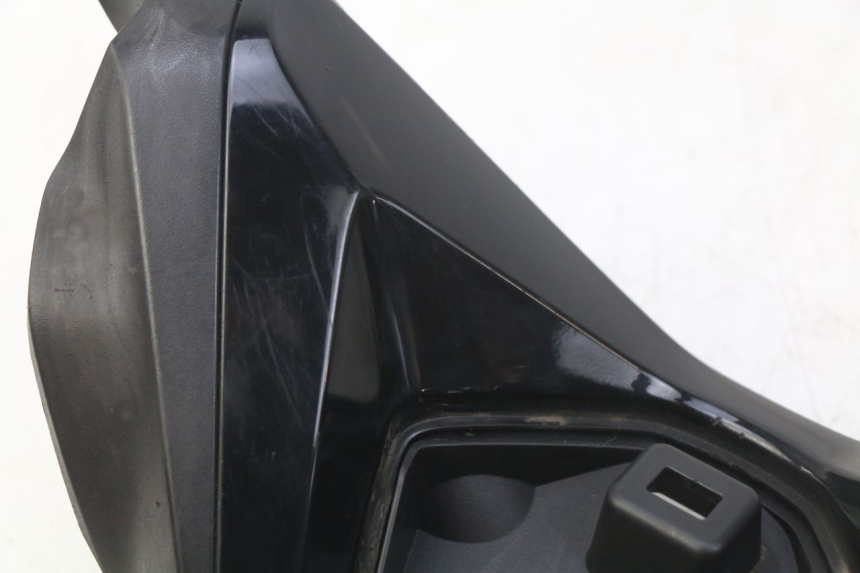 photo de COFANO ANTERIORE HONDA FORZA 125 (2015 - 2016) - Zoom sullo stato d'uso