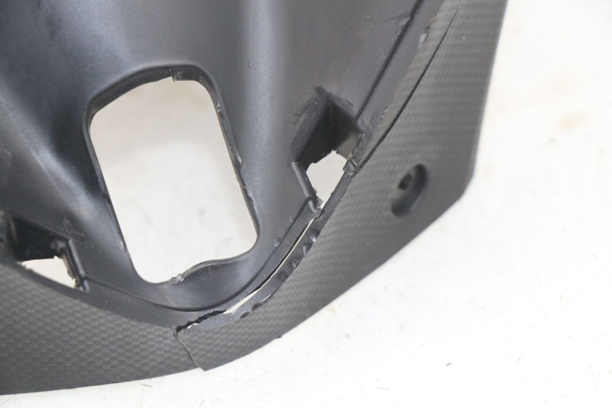 photo de COPERCHIO MANUBRIO ANTERIORE SYM GTS EFI ABS 125 (2012 - 2016) - Dettagli dei punti di fissaggio