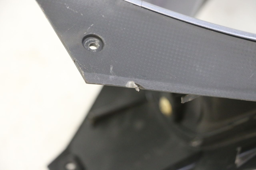 photo de COPRIMANUBRIO ANTERIORE SYM JOYMAX 125 (2010 - 2017) - Marcature e riferimenti originali