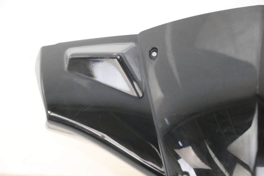 photo de COPRIMANUBRIO ANTERIORE PEUGEOT KISBEE 2T 50 (2018 - 2022) - Zoom sui componenti