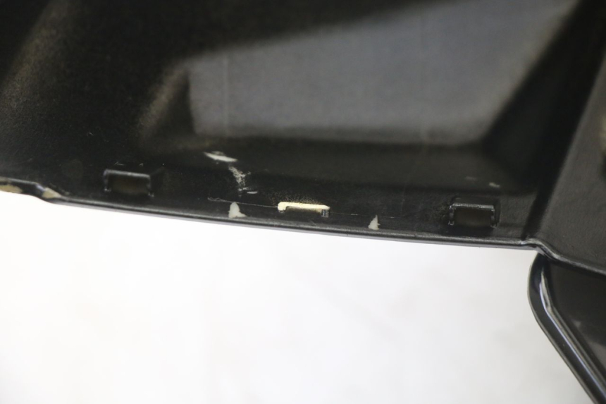 photo de COFANO MANUBRIO ANTERIORE PEUGEOT KISBEE 2T 50 (2010 - 2017) - Dettagli dei punti di fissaggio