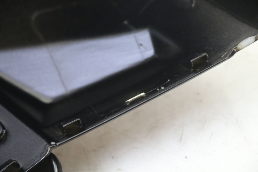 photo de COFANO MANUBRIO ANTERIORE PEUGEOT KISBEE 2T 50 (2010 - 2017) - Stato della superficie e materiale