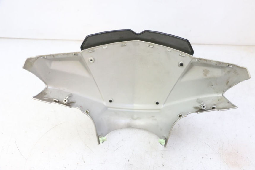 photo de COFANO MANUBRIO ANTERIORE PEUGEOT KISBEE 2T 50 (2010 - 2017) - Dettaglio del componente