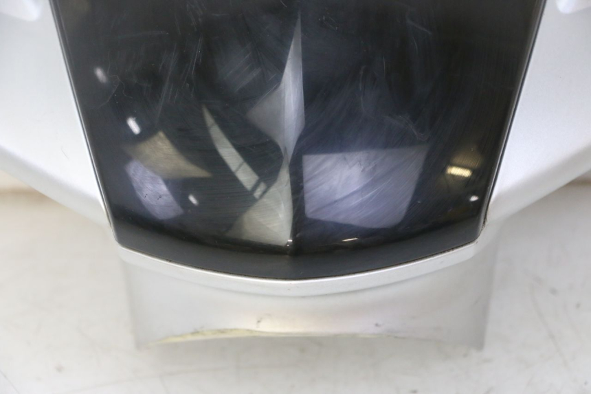 photo de COFANO MANUBRIO ANTERIORE PEUGEOT KISBEE 2T 50 (2010 - 2017) - Caratteristiche distintive