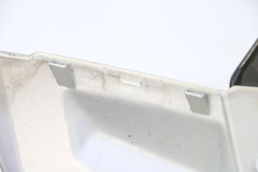 photo de COFANO MANUBRIO ANTERIORE PEUGEOT KISBEE 2T 50 (2010 - 2017) - Zoom sullo stato d'uso