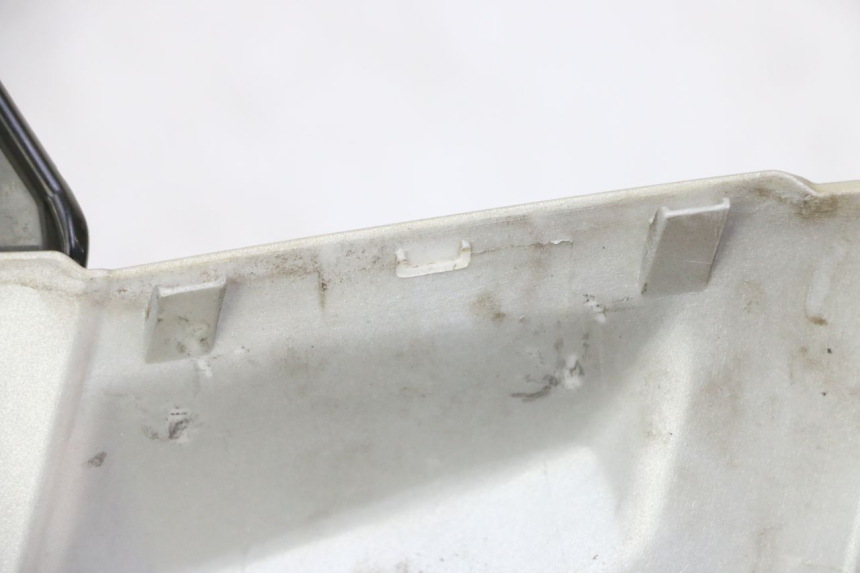 photo de COFANO MANUBRIO ANTERIORE PEUGEOT KISBEE 2T 50 (2010 - 2017) - Altra angolazione